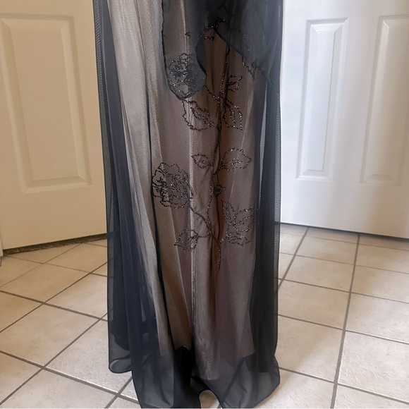 Black Over Gold Vintage Design Long Dress - Picture 4 of 16